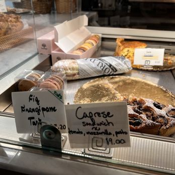 Un Je Ne Sais Quoi - Sandwiches and macarons - Desserts Near Me - Washington, DC, District of Columbia