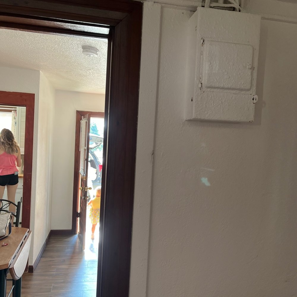 Crescent Court - From bedroom to front door and kitchen/bathroom. - Hotels Near Me - Branson, Missouri Crescent Court - From bedroom to front door and kitchen/bathroom. - Hotels Near Me - Branson, Missouri