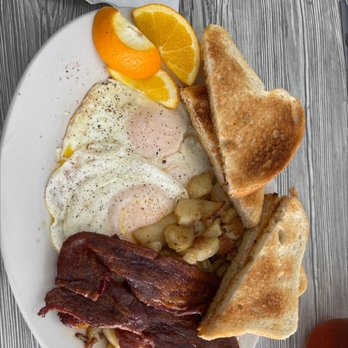 Dominic's Diner - bacon, eggs, toast, and orange slices - Diners Near Me - Pittsburgh, Pennsylvania