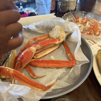 Bubba's Crabhouse & Seafood Restaurant - 1 lb Snow Crab Legs - Seafood Near Me - Virginia Beach, Virginia Bubba's Crabhouse & Seafood Restaurant - 1 lb Snow Crab Legs - Seafood Near Me - Virginia Beach, Virginia