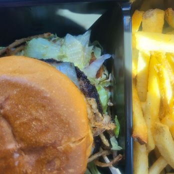 Islands Restaurant - Burgers Near Me - Temecula, California