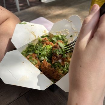 Cockti Fried Chicken - Mac and cheese full - Food Trucks Near Me - Austin, Texas Cockti Fried Chicken - Mac and cheese full - Food Trucks Near Me - Austin, Texas