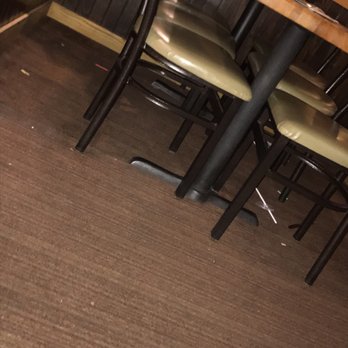 Applebee's Grill + Bar - Dirty floors - American Near Me - Albert Lea, Minnesota