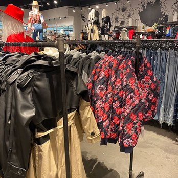 AKIRA - Women's Clothing Near Me - Chicago, Illinois AKIRA - Women's Clothing Near Me - Chicago, Illinois