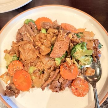 Chaiyo Thai Cuisine - Pud Seaw Beef - Thai Near Me - Seattle, Washington