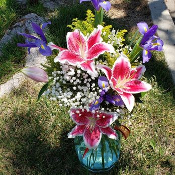 Sarah's Flowers - Simple yet so beautiful. Thank you Cecy!! I love it. :) - Florists Near Me - Fullerton, California Sarah's Flowers - Simple yet so beautiful. Thank you Cecy!! I love it. :) - Florists Near Me - Fullerton, California
