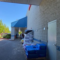 Wilco Farm Store - Canby