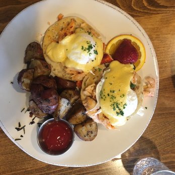 Mason Jar Kitchen & Bar - Lobster egg Benedict , rosemary potatoes - New American Near Me - Eagan, Minnesota