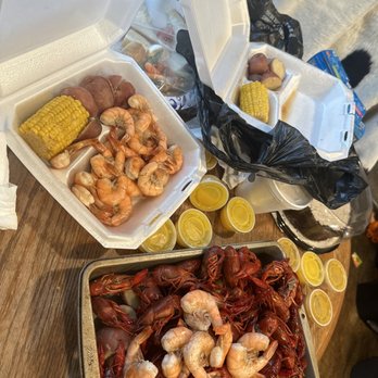 LarryP's Boiling Pot - 3 lb. Boiled Crawfish Platter - Seafood Near Me - Shreveport, Louisiana LarryP's Boiling Pot - 3 lb. Boiled Crawfish Platter - Seafood Near Me - Shreveport, Louisiana