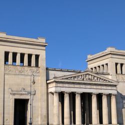 Propyläen - Propyläen vom Königsplatz aus