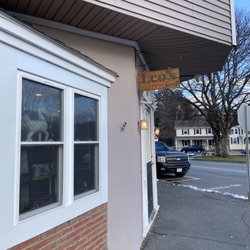 Leo’s Table - Entrance