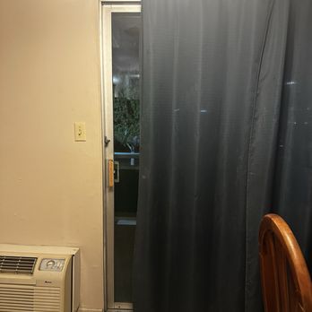 Coral Reef Inn & Suites - The curtains did not reach across the window - Hotels Near Me - Alameda, California Coral Reef Inn & Suites - The curtains did not reach across the window - Hotels Near Me - Alameda, California