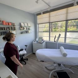 Shine Electrolysis of Marin - Sheila and room
