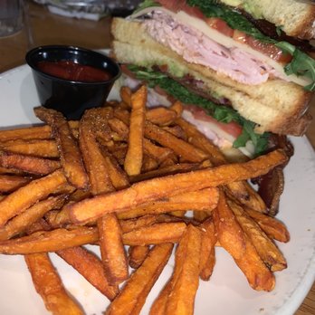 Twin Peaks - Turkey Avocado Smash Sandwich w Sweet Potato Fries - American Near Me - Baton Rouge, Louisiana Twin Peaks - Turkey Avocado Smash Sandwich w Sweet Potato Fries - American Near Me - Baton Rouge, Louisiana