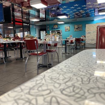 Lisa's Grill - Dining room - American Near Me - Moriarty, New Mexico