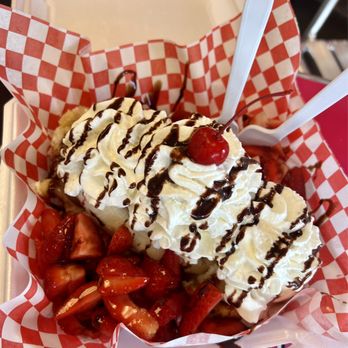 210 Ice Cream - Banana Split Funnel Cake - Ice Cream & Frozen Yogurt Near Me - San Antonio, Texas 210 Ice Cream - Banana Split Funnel Cake - Ice Cream & Frozen Yogurt Near Me - San Antonio, Texas