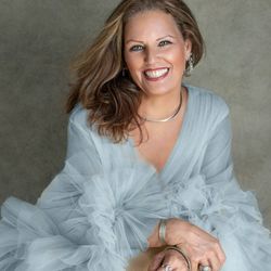 Irina Liebmann Fine Art Photography - I am a portrait and headshot Katy based studio photographer.
