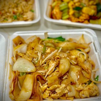 Rose Palace - Chicken Chow Fun - Chinese Near Me - Elk Grove, California Rose Palace - Chicken Chow Fun - Chinese Near Me - Elk Grove, California