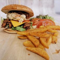 Mama Mady's - NEW Sparerribs Burger