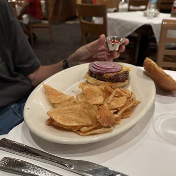 Weber Grill Restaurant - Burger and kettle chips - Barbeque Near Me - Chicago, Illinois Weber Grill Restaurant - Burger and kettle chips - Barbeque Near Me - Chicago, Illinois