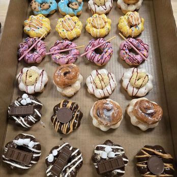Glazed N Raised - Coffee & Tea Near Me - Gretna, Nebraska Glazed N Raised - Coffee & Tea Near Me - Gretna, Nebraska