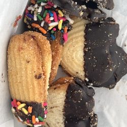 Elegante Pastry Shop - Broken cookies why?