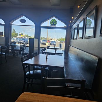 PizzAmore - Inside corner booth - Pizza Near Me - Albany, Oregon PizzAmore - Inside corner booth - Pizza Near Me - Albany, Oregon