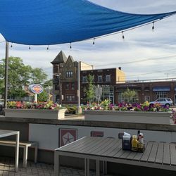 Outdoor seating 1/2