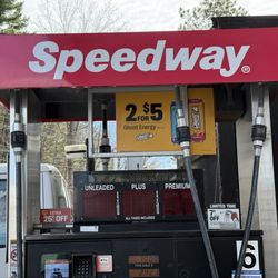 Speedway - Speedway, East Greenbush: display lights broken on pump, no prices