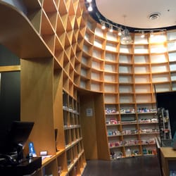 Appletree Medical Centre - Inconvenient pharmacy area right in waiting area!
