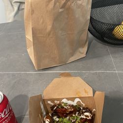 Ouest Wings - Buffalo ranch 1lbs chicken wings and Coca Cola
