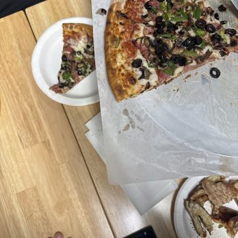 Cash's Pizza & Pasta - Cash's special pizza   - is incredible, yummy !!!! One more for sure!!! So much olives - love it !!! - Pizza Near Me - Van Nuys, California