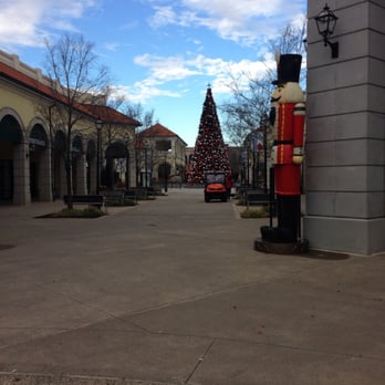 Tanger Outlets Deer Park - Outlet Stores Near Me - Deer Park, New York Tanger Outlets Deer Park - Outlet Stores Near Me - Deer Park, New York