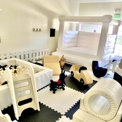 Soft Play Time - 13x13 Luxe One Happy Dude set with bounce house add-on.
