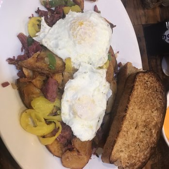 Maple Leaf Diner - Corned beef hash w/eggs - American Near Me - Dallas, Texas