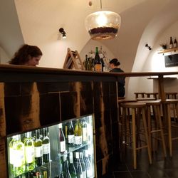 Thir - vinný bar, bistro a pension