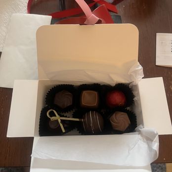 BE Chocolat - Box of six for 14.00 - Chocolatiers & Shops Near Me - Fairfield, Connecticut