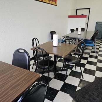 Taeza's Bottom Line Bbq - Dining area - Barbeque Near Me - Sacramento, California Taeza's Bottom Line Bbq - Dining area - Barbeque Near Me - Sacramento, California