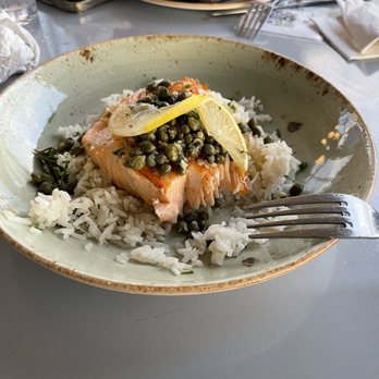 Kennedy Rooftop - Atlantic salmon with jazmín rice - Cocktail Bars Near Me - Chicago, Illinois