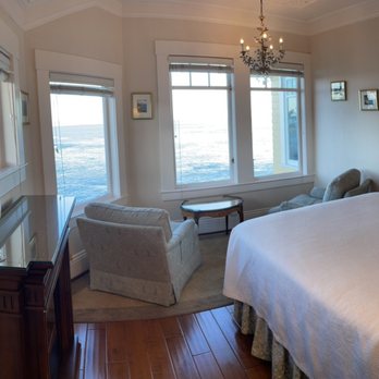 Seven Gables Inn - Mariposa room - Bed & Breakfast Near Me - Pacific Grove, California Seven Gables Inn - Mariposa room - Bed & Breakfast Near Me - Pacific Grove, California