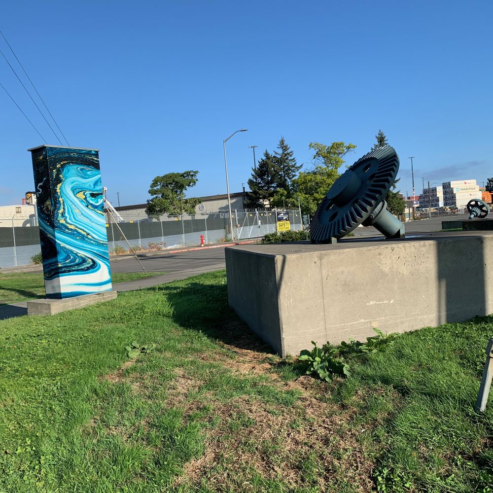 Bridge Gear Park - Parking lot on the other side of the painted box and bridge gear. - Parks Near Me - Seattle, Washington