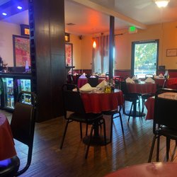 Villa Napoli - Indoor seating, back of bar