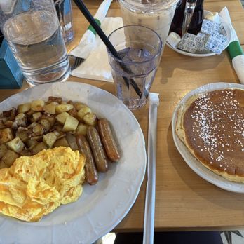 The White Sheep - 2 Eggs Breakfast - Breakfast & Brunch Near Me - Orland Park, Illinois