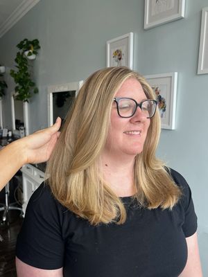 Highlights - Highlights are a classic blinding technique with on the scalp foils. Great for root to end blonding. Accent highlights, partial, half head, and full highlights available for a more customized service. Highlights - Highlights are a classic blinding technique with on the scalp foils. Great for root to end blonding. Accent highlights, partial, half head, and full highlights available for a more customized service.