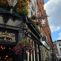 Exterior pub full