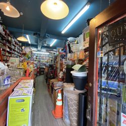 Lavoie Hardware - Lots of stuff !