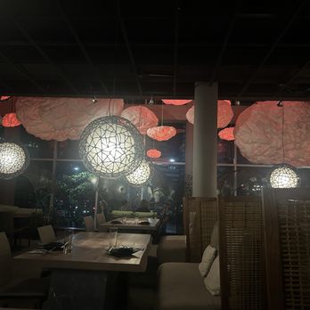 Stage Restaurant - Inside of restaurant - New American Near Me - Honolulu, Hawaii