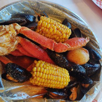 Cajun Crab Hut - Snow Crab with black Mussels - Cajun/Creole Near Me - St. Augustine, Florida