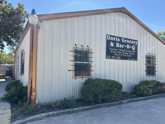 Davis Grocery & BBQ by null