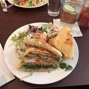 Earth Bistro Cafe - Vegan Near Me - Cleveland, Ohio